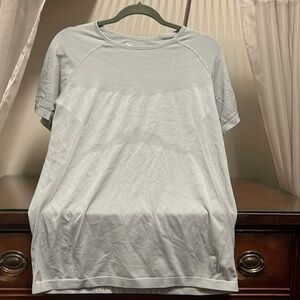 EUC Old Navy Active Women's XL Gray Active Athletic Athleisure Short Sleeve Top